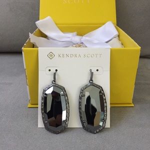 NWT hematite and gun metal Ella Kendra Scott